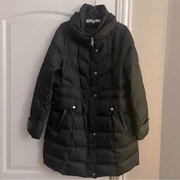 “Kenneth Cole “coat for women.Very good condition,like new.Size-XL,color black. - Picture 1 of 10